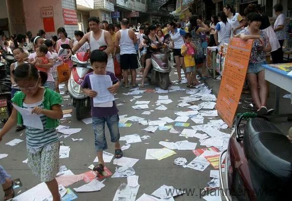 上街捡传单,也能月赚1万块!